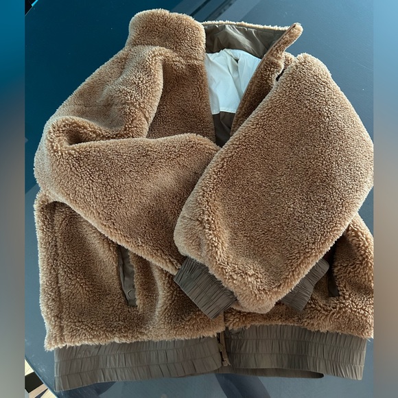 Zyia reversible jacket. Worn once for a couple of hrs. Size XXL - Picture 2 of 4